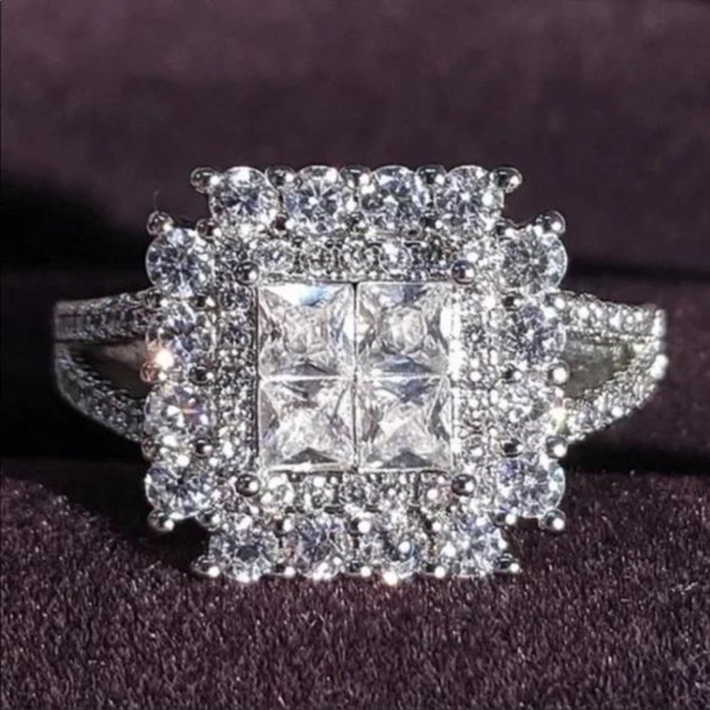 NEW 925 STERLING SILVER DIAMOND HALO RING, CUTE RING, SHINY RING.